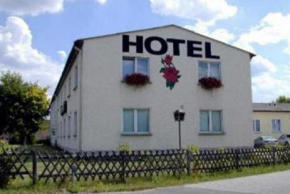 Отель Hotel Zur Rose  Треббин